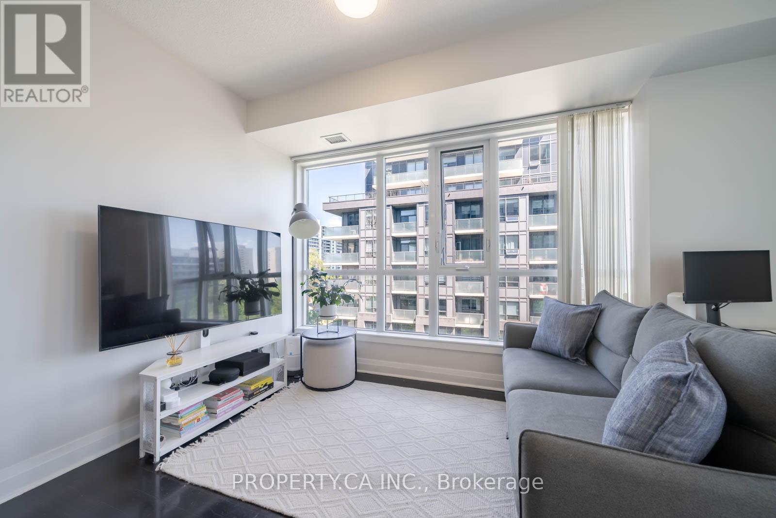 #516 17 KENASTON GARDENS - 5
