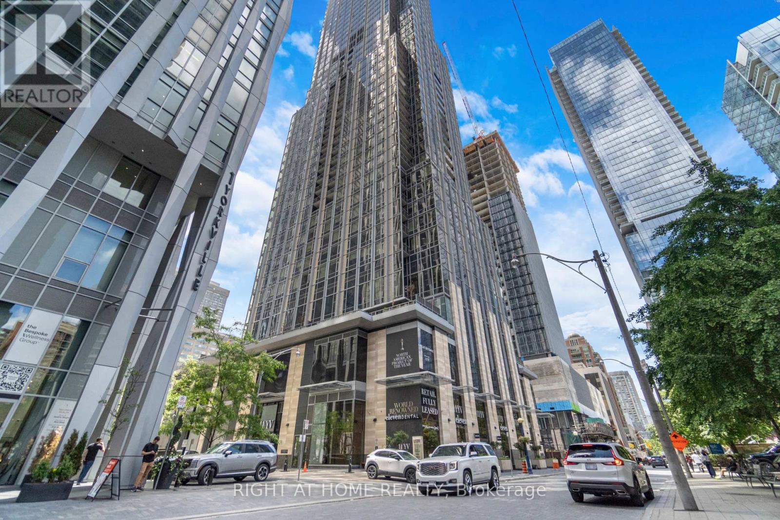#2113 11 YORKVILLE AVENUE - 1