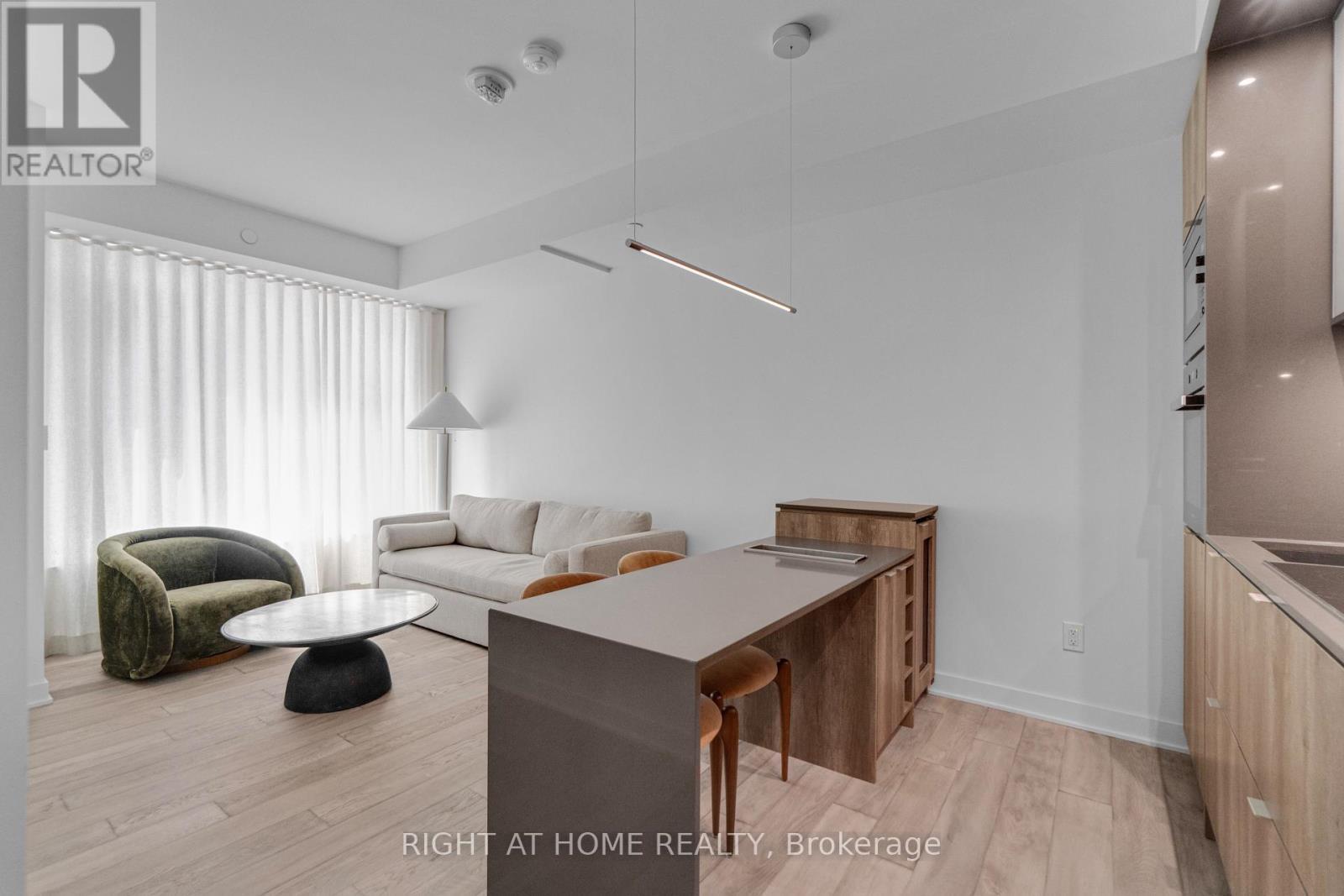 #2113 11 YORKVILLE AVENUE - 10