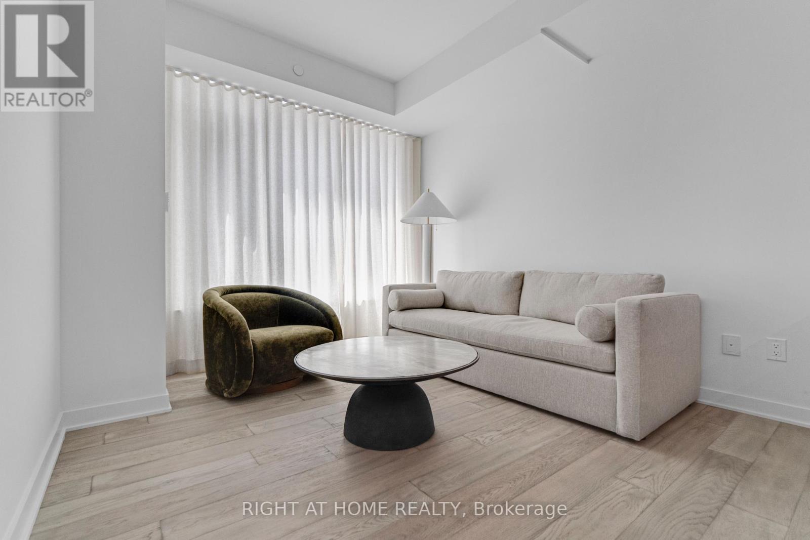 #2113 11 YORKVILLE AVENUE - 11
