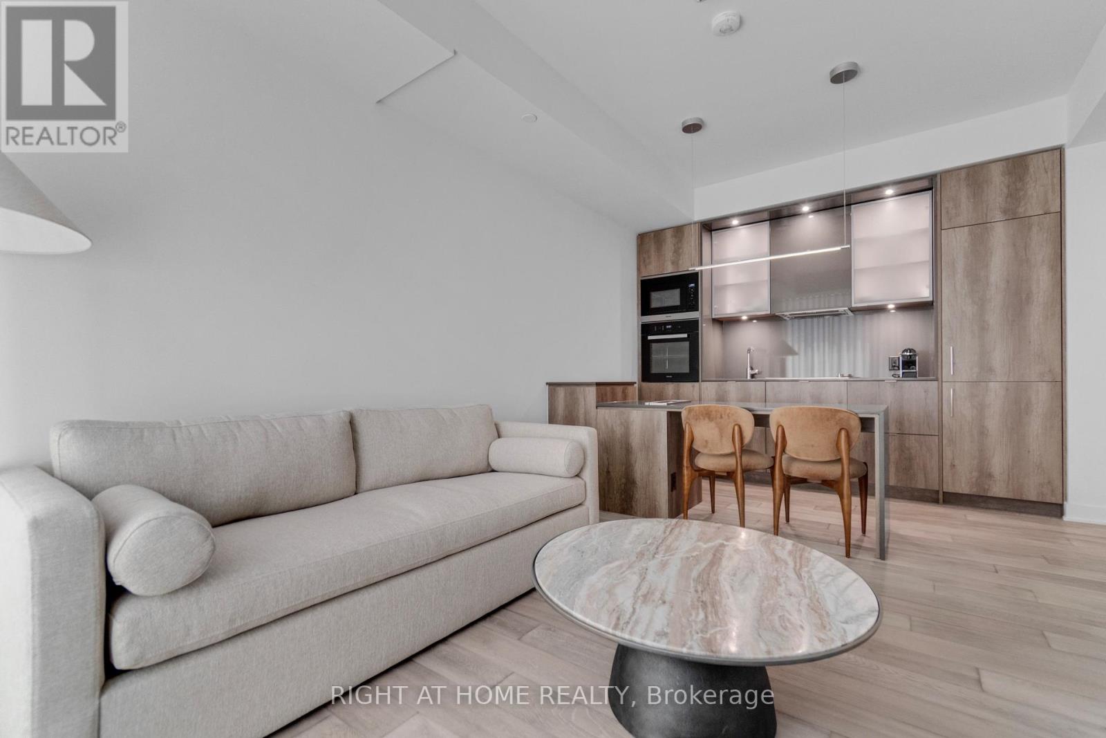 #2113 11 YORKVILLE AVENUE - 12