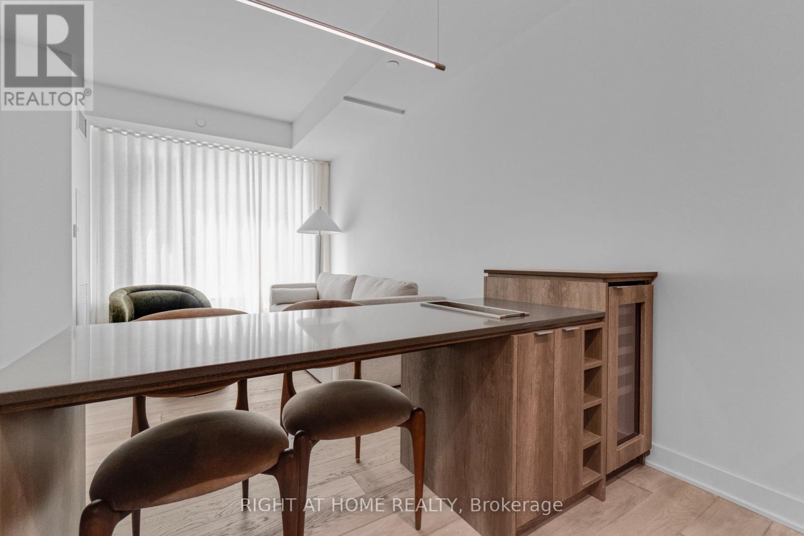#2113 11 YORKVILLE AVENUE - 16
