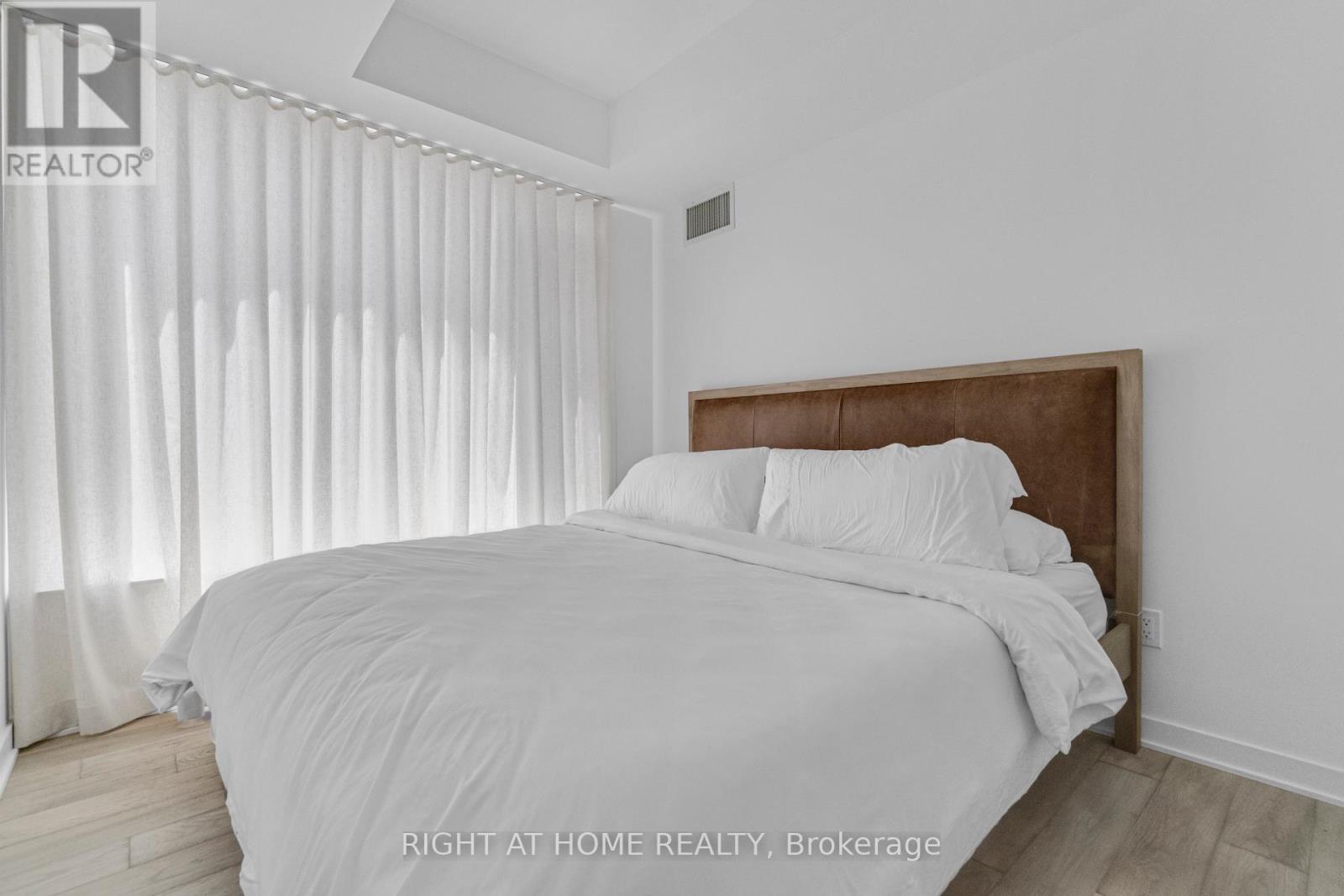 #2113 11 YORKVILLE AVENUE - 17
