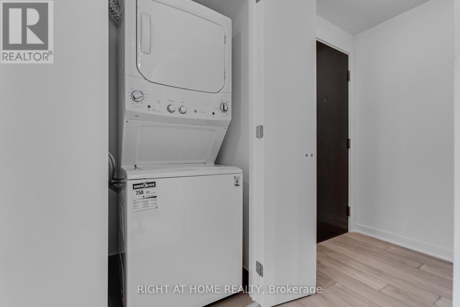 #2113 11 YORKVILLE AVENUE - 19
