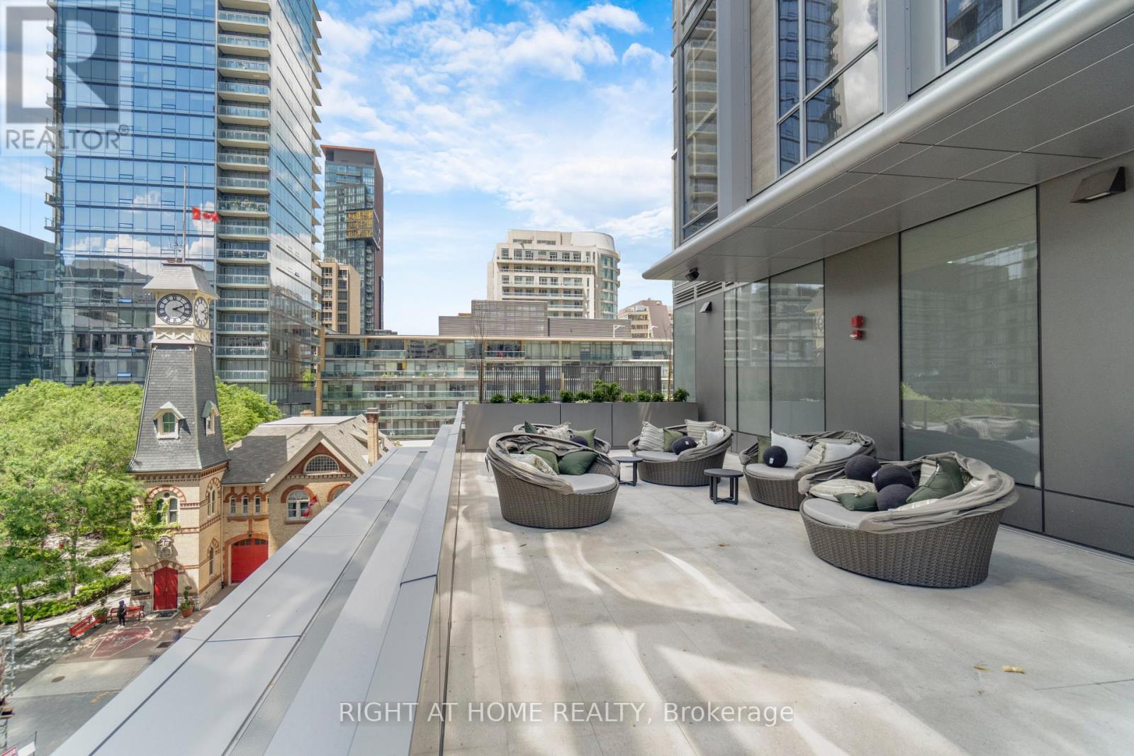 #2113 11 YORKVILLE AVENUE - 21