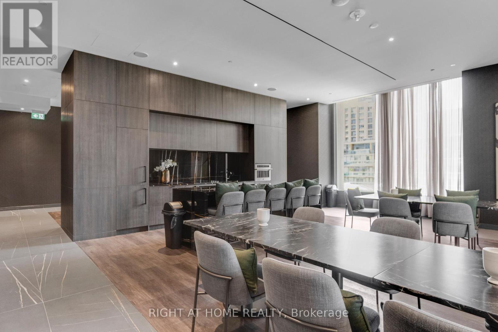 #2113 11 YORKVILLE AVENUE - 23