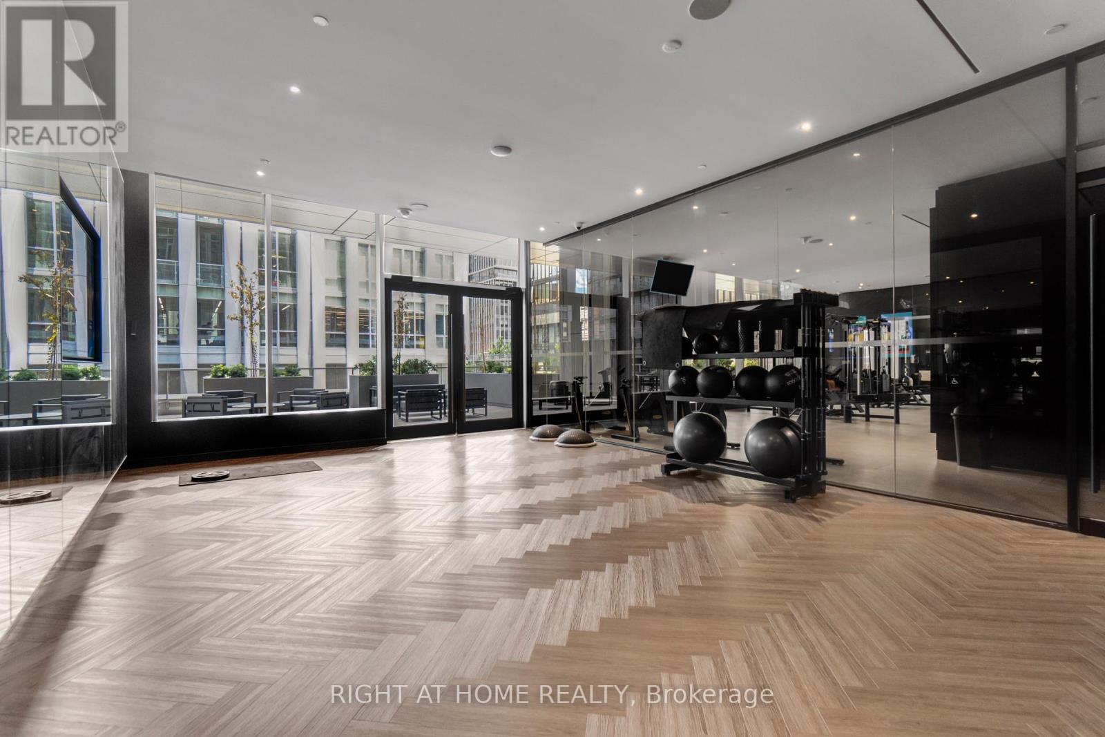 #2113 11 YORKVILLE AVENUE - 24