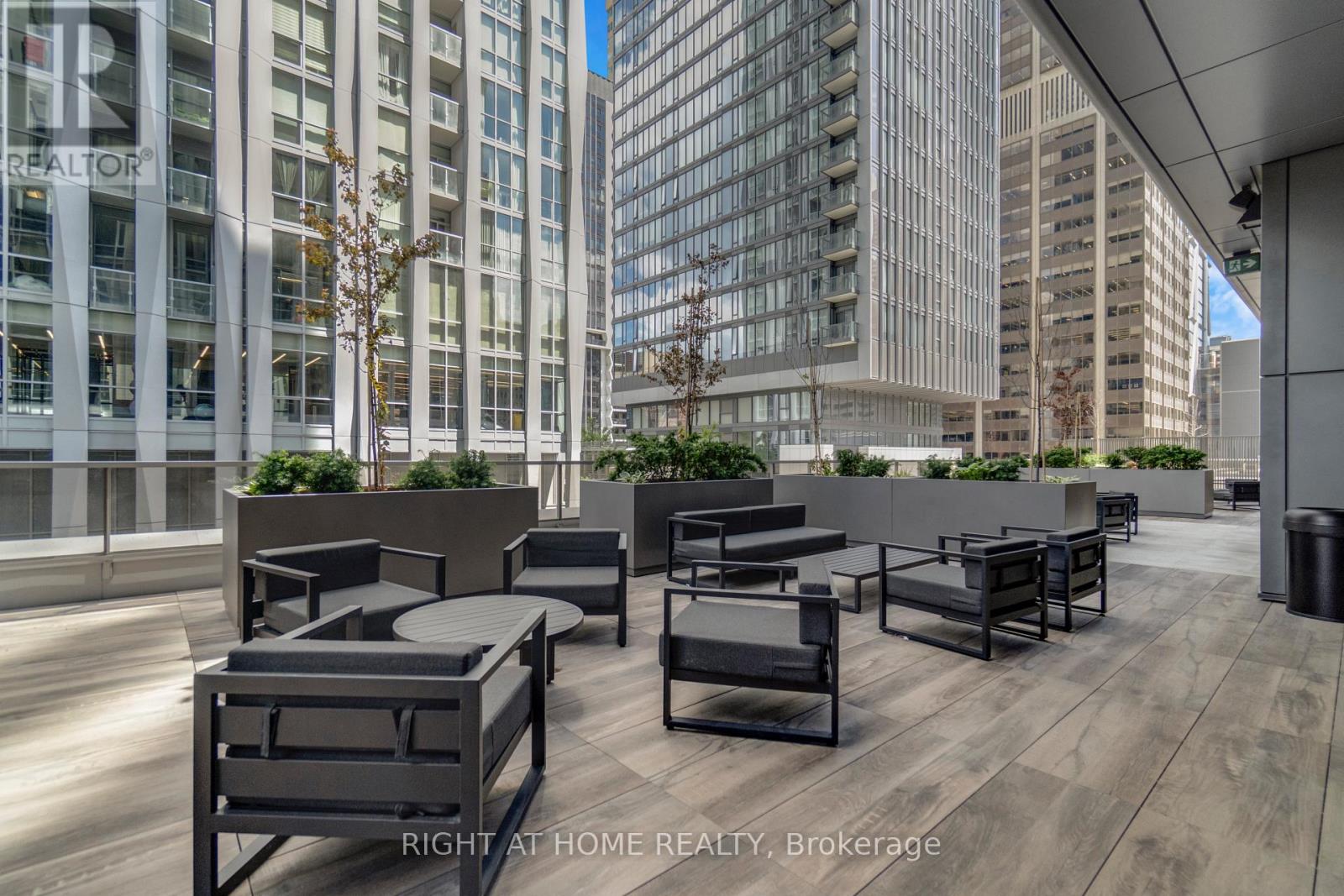 #2113 11 YORKVILLE AVENUE - 25