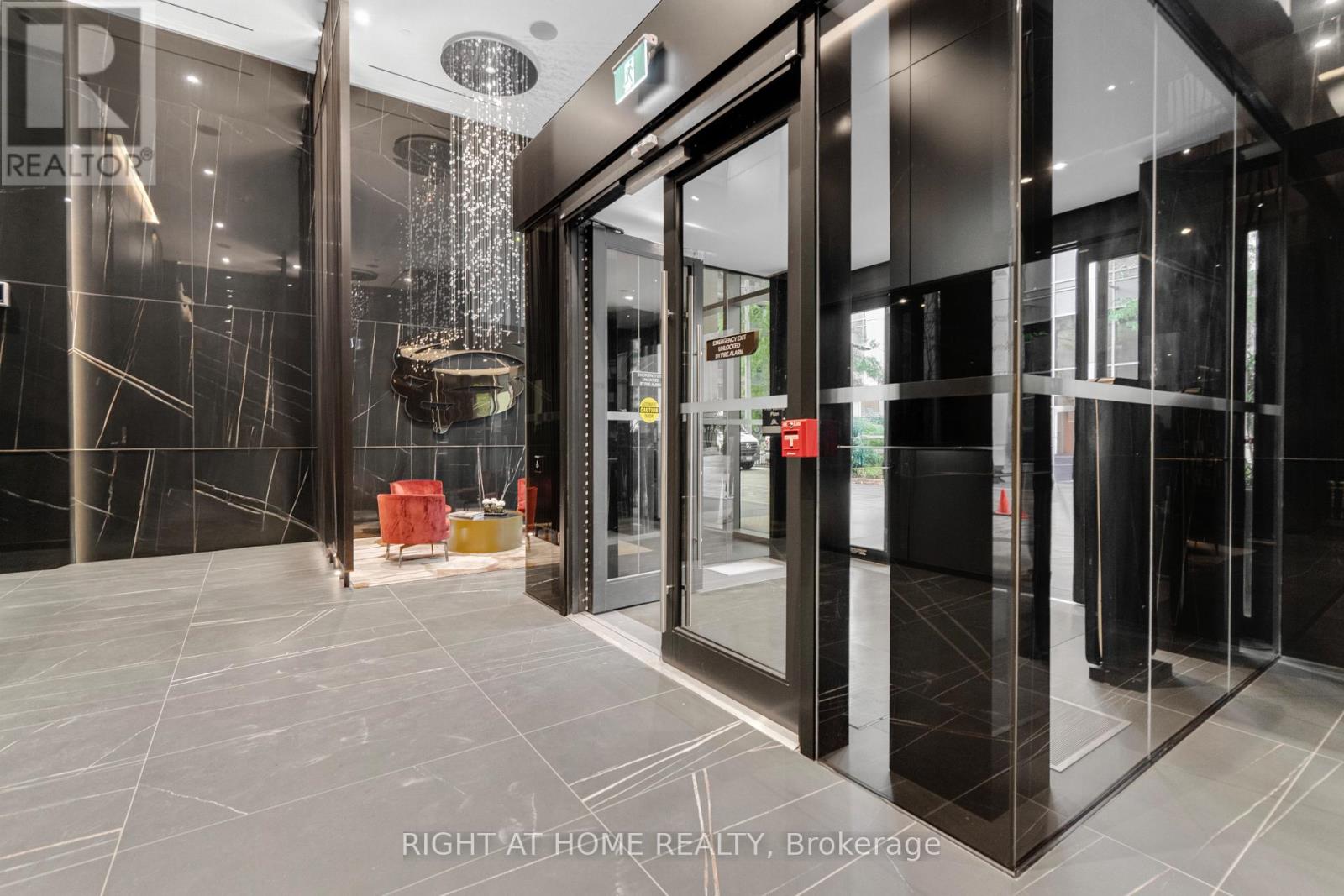 #2113 11 YORKVILLE AVENUE - 3