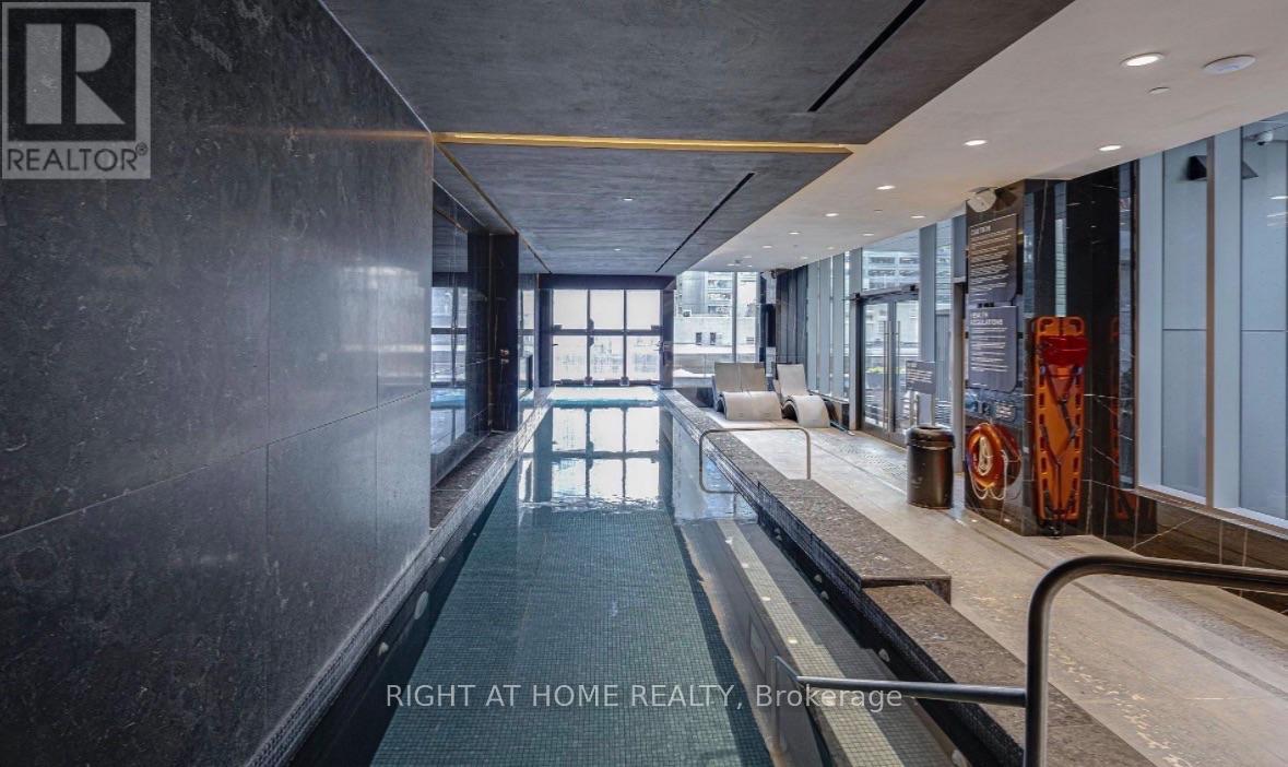 #2113 11 YORKVILLE AVENUE - 31