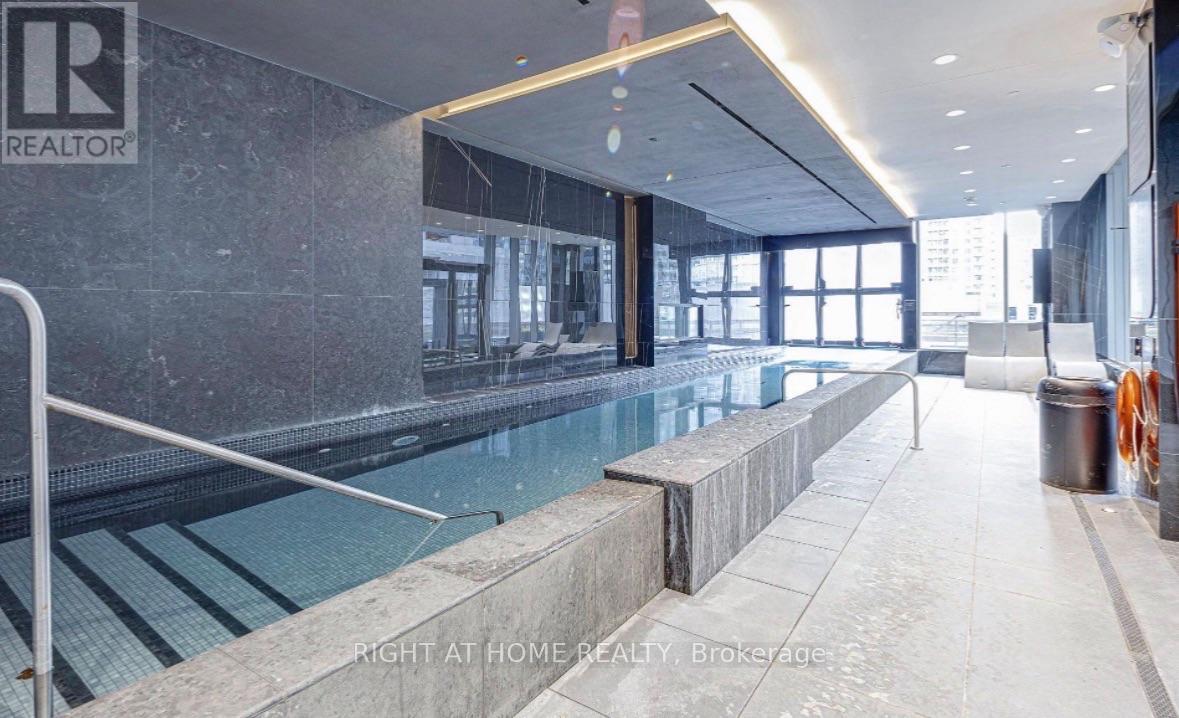 #2113 11 YORKVILLE AVENUE - 32