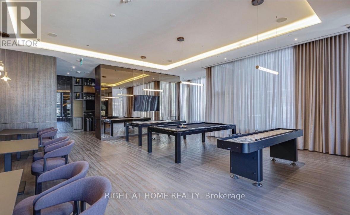 #2113 11 YORKVILLE AVENUE - 33