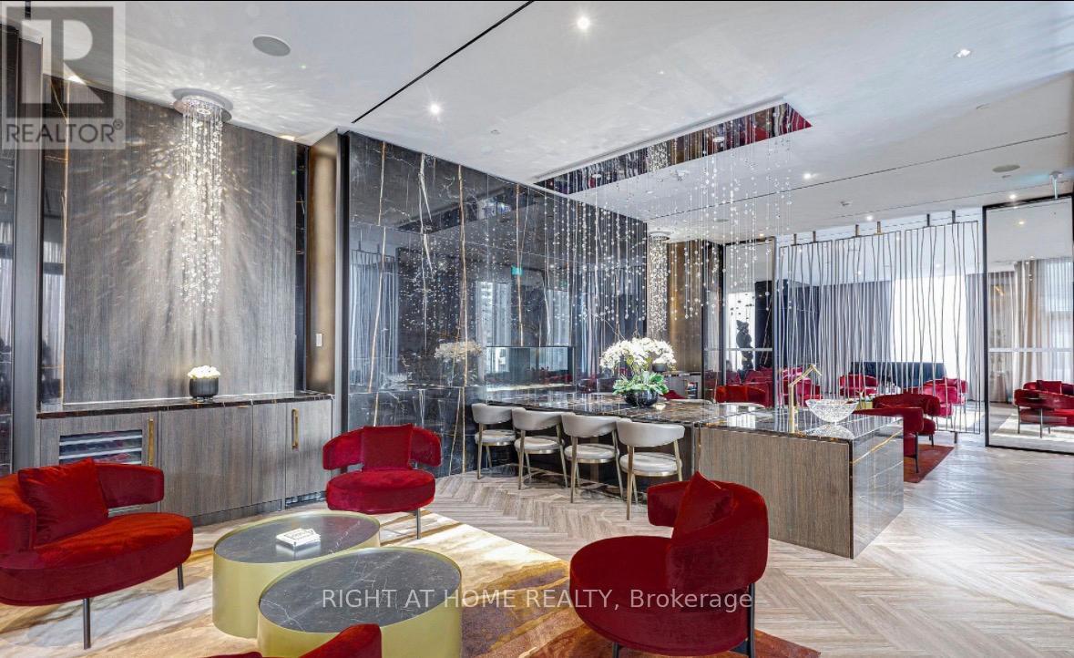 #2113 11 YORKVILLE AVENUE - 36