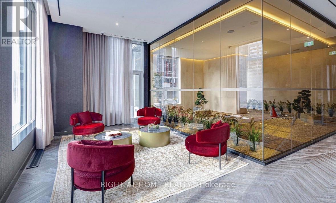 #2113 11 YORKVILLE AVENUE - 37