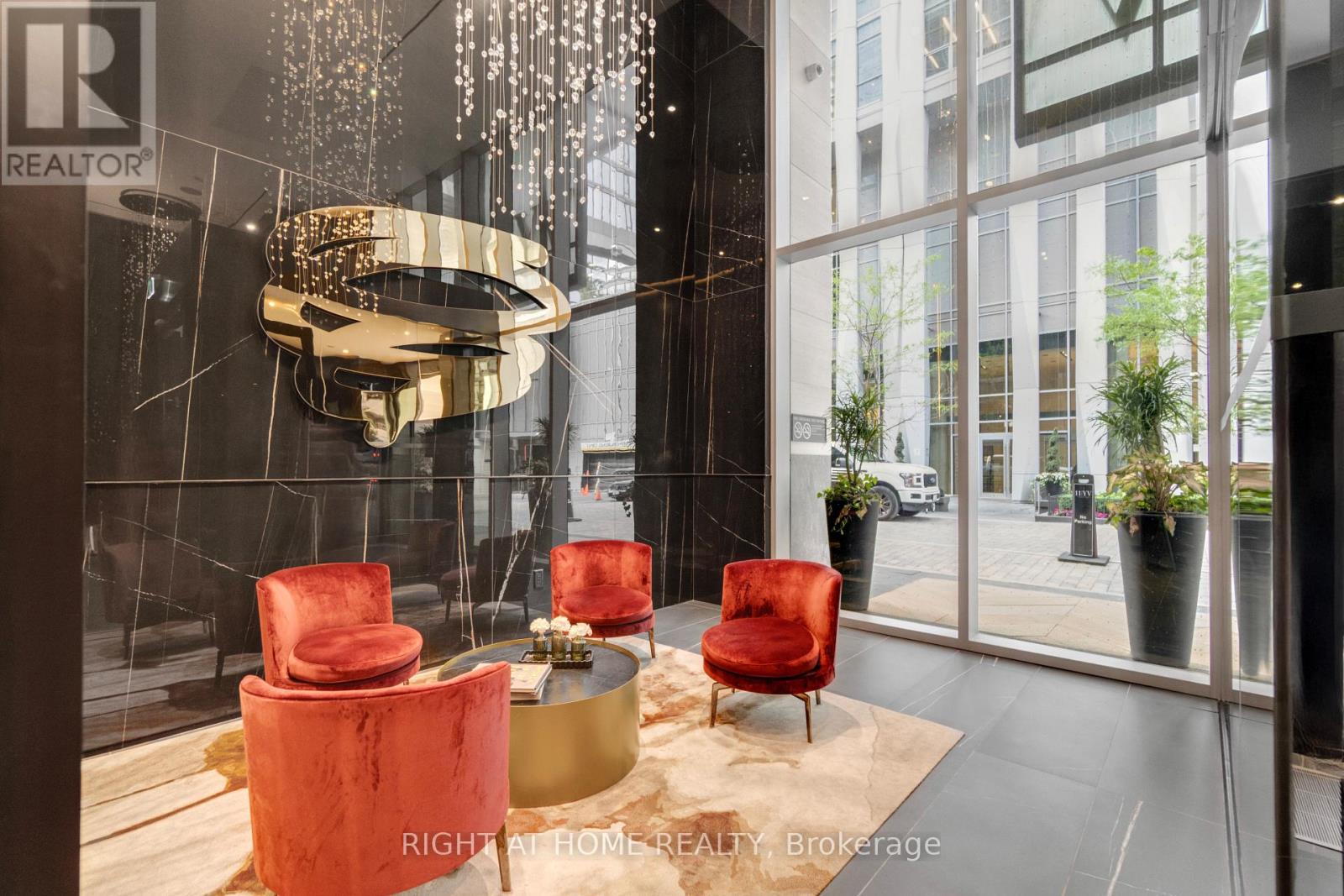 #2113 11 YORKVILLE AVENUE - 4