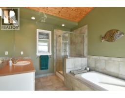 4862 Hotel Lake Road, Garden Bay, BC V0N1S1 Photo 19