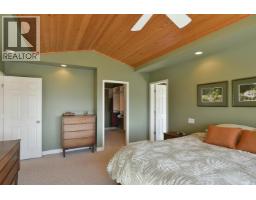 4862 Hotel Lake Road, Garden Bay, BC V0N1S1 Photo 17