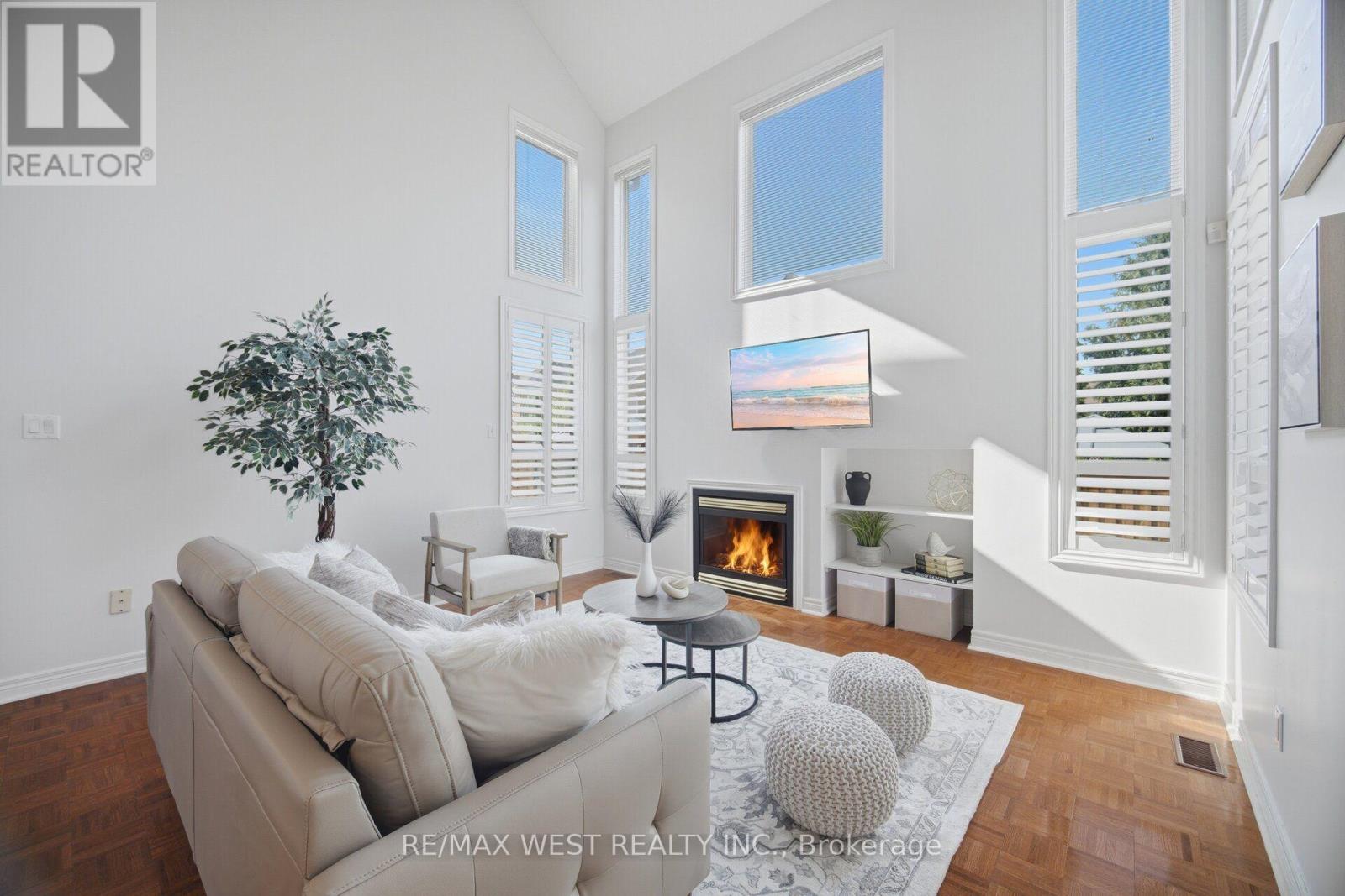 12 MIRA VISTA PLACE - 12