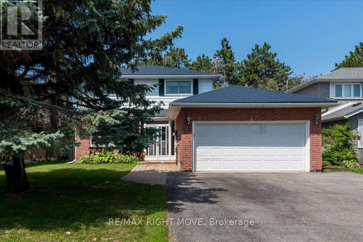 55 LAURENTIAN LANE - 1