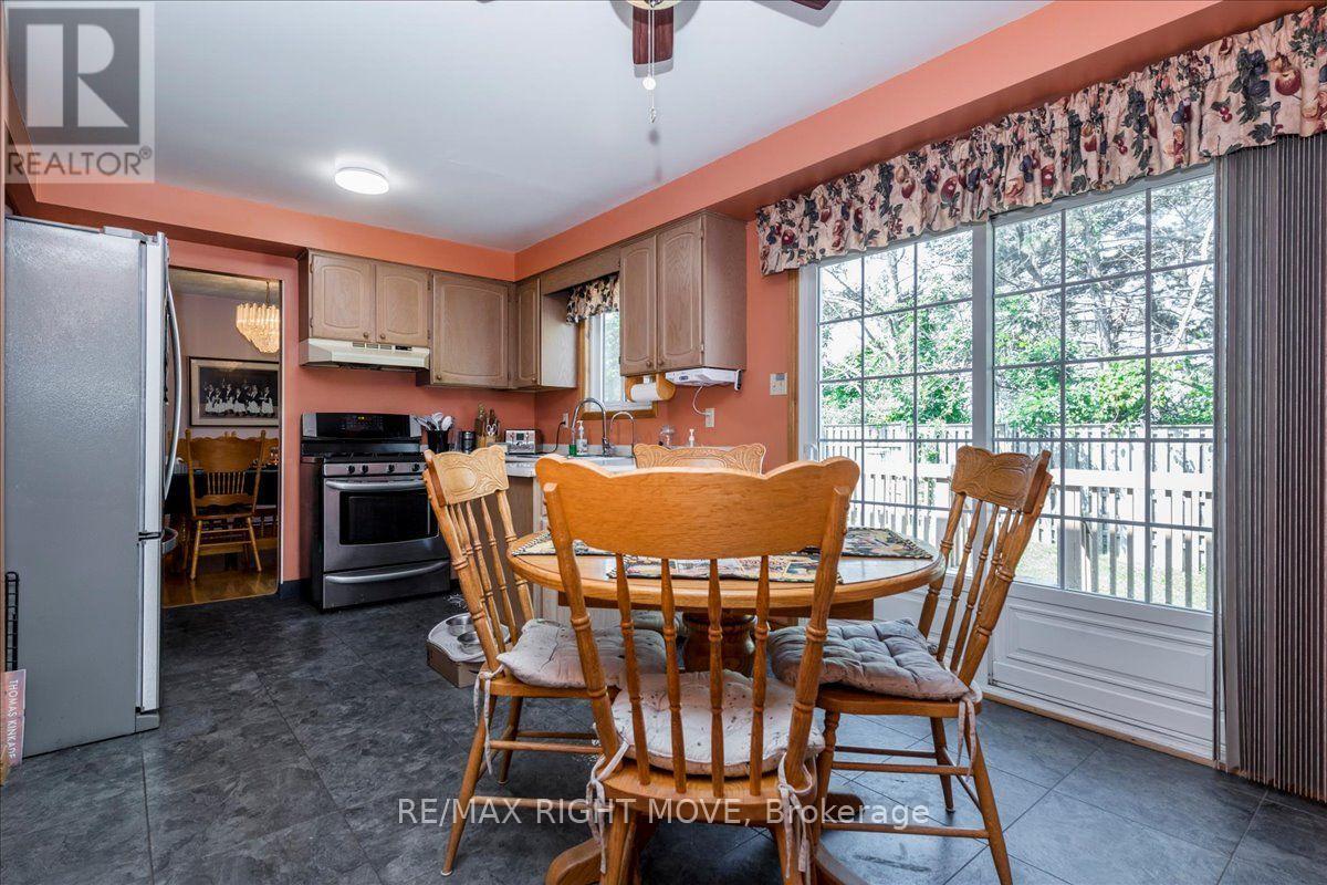 55 LAURENTIAN LANE - 10