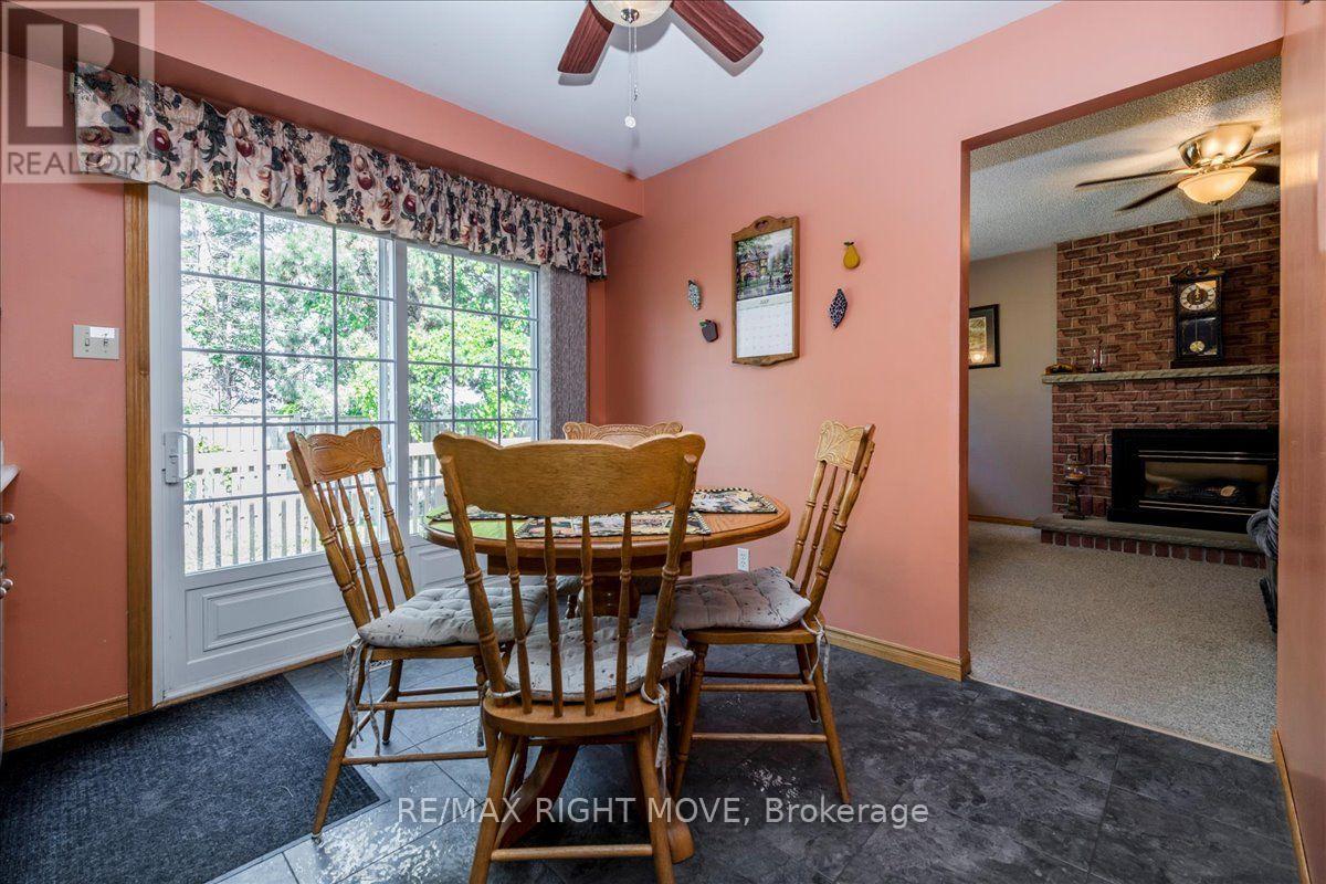 55 LAURENTIAN LANE - 11