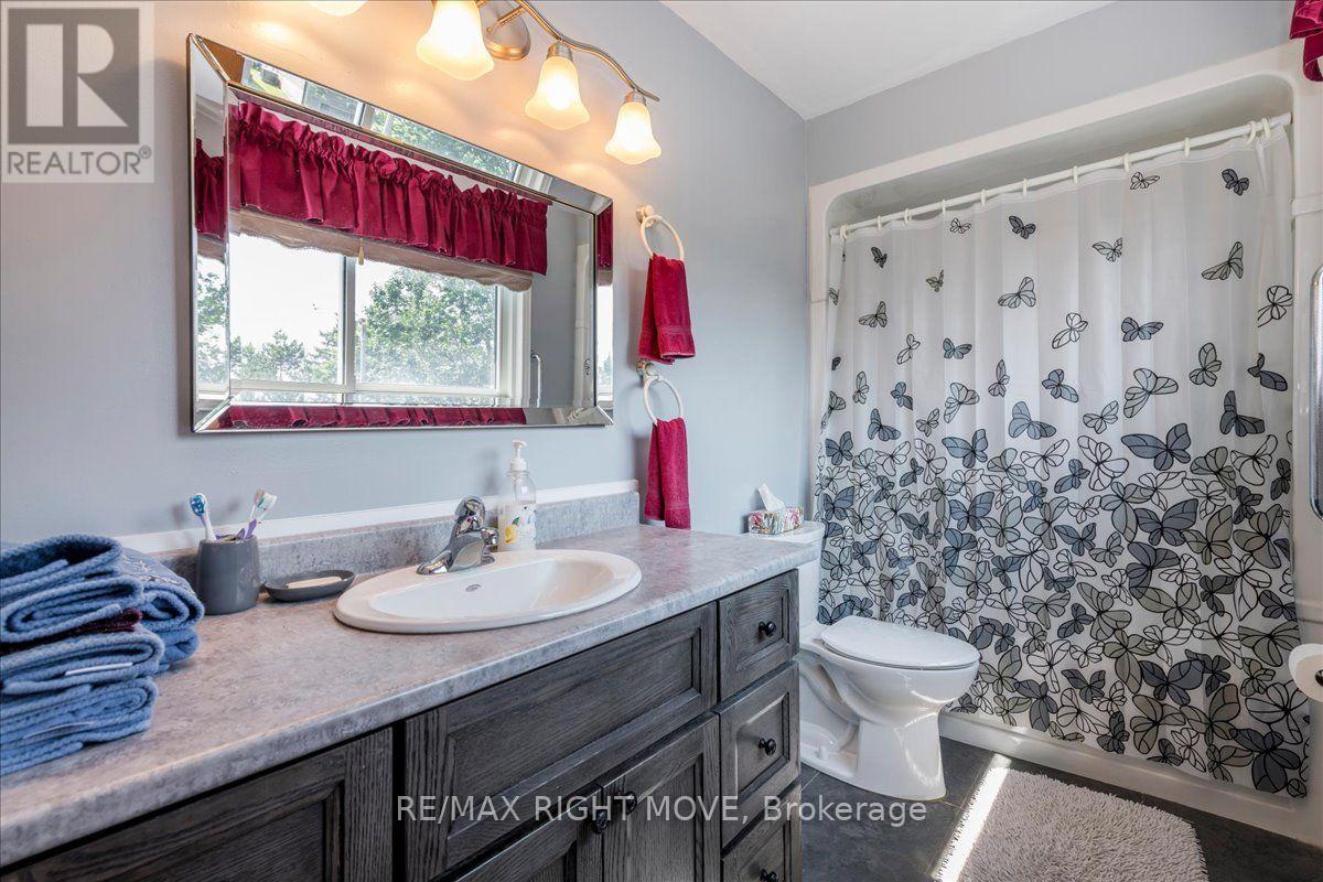 55 LAURENTIAN LANE - 19