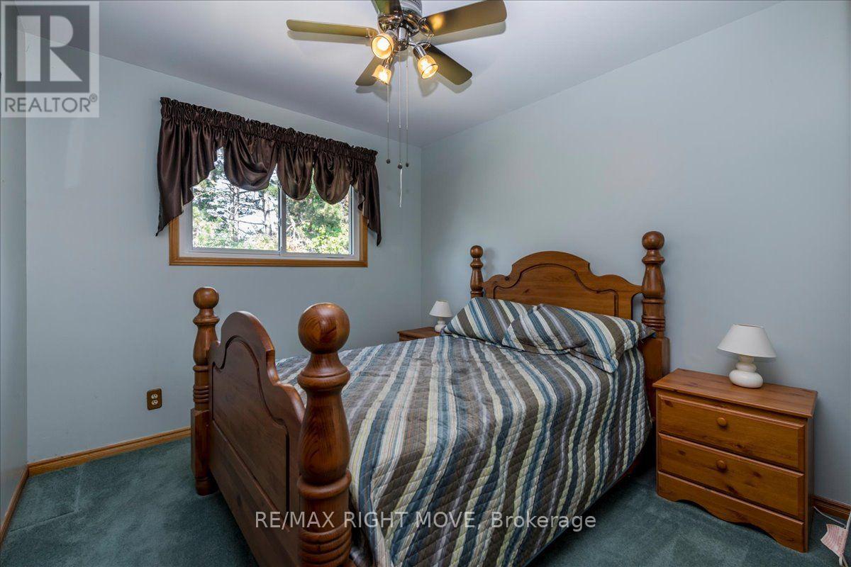 55 LAURENTIAN LANE - 22
