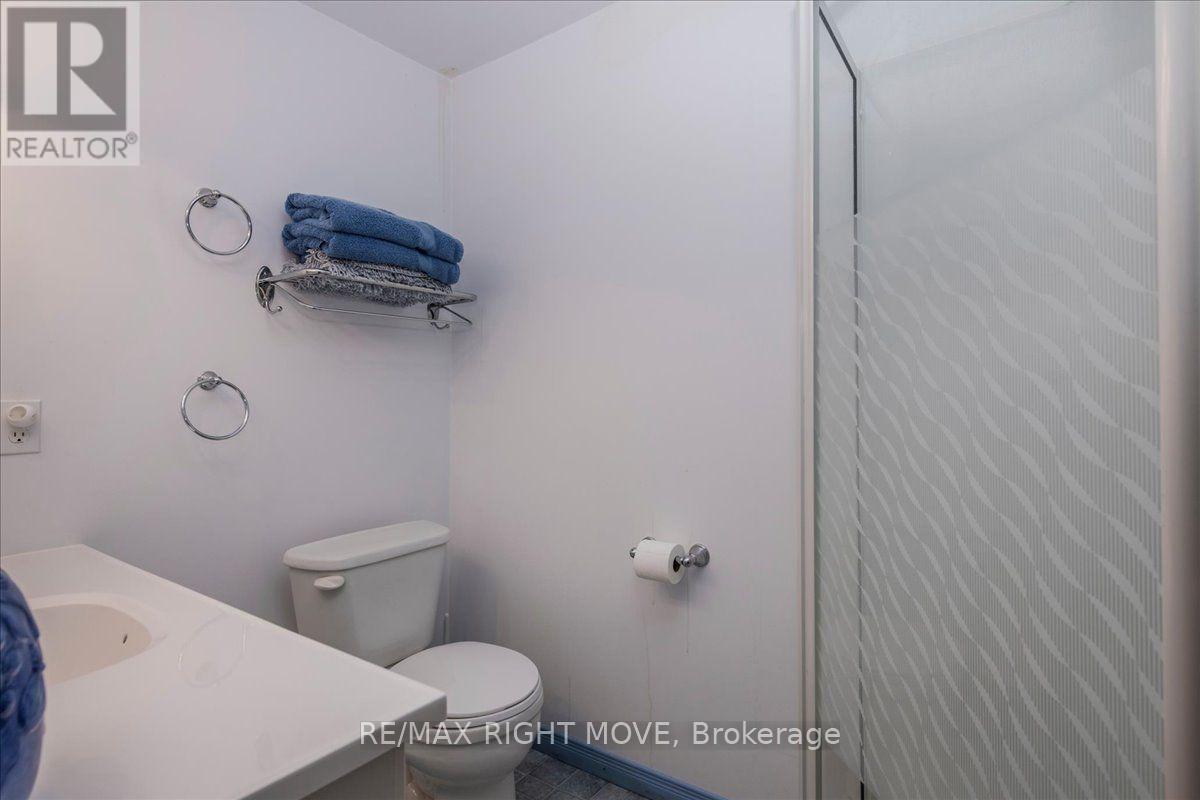 55 LAURENTIAN LANE - 25