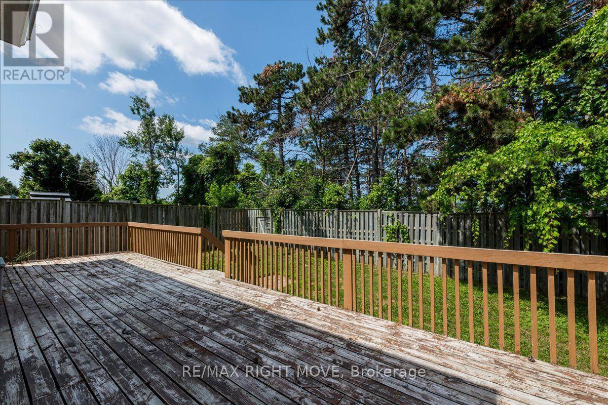 55 LAURENTIAN LANE - 29