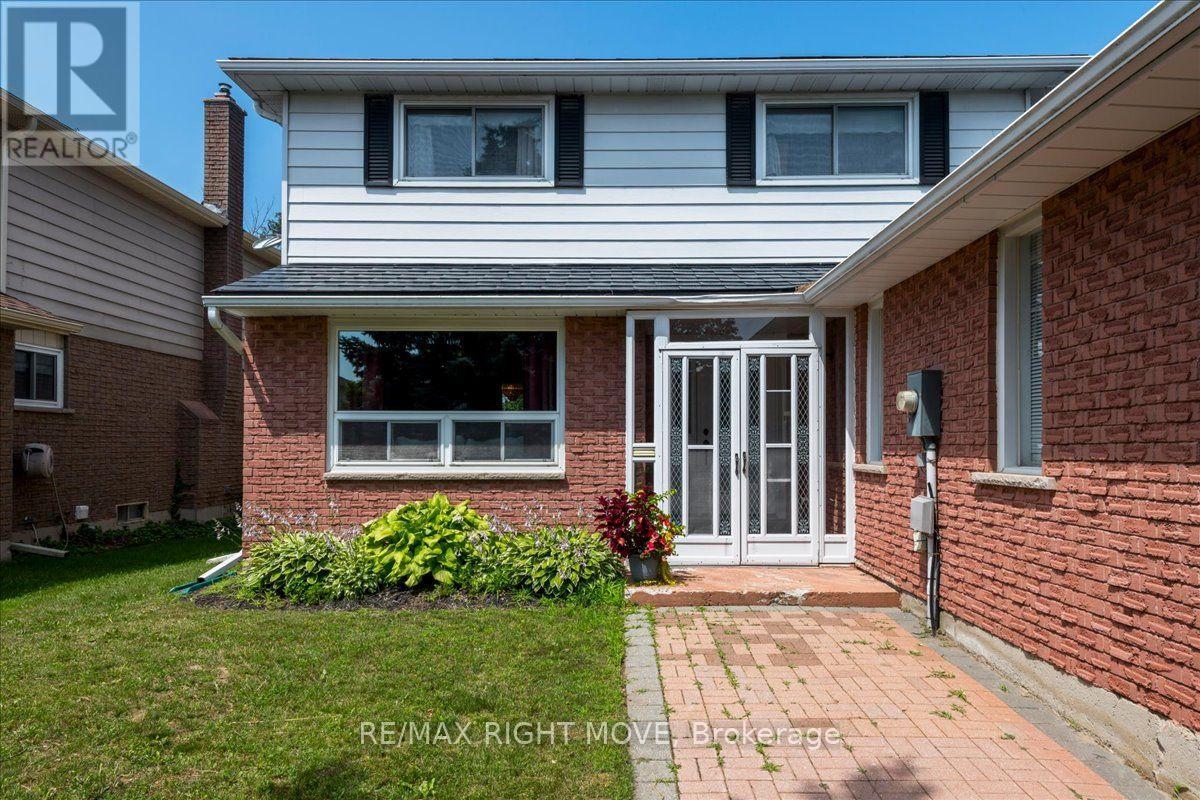 55 LAURENTIAN LANE - 3