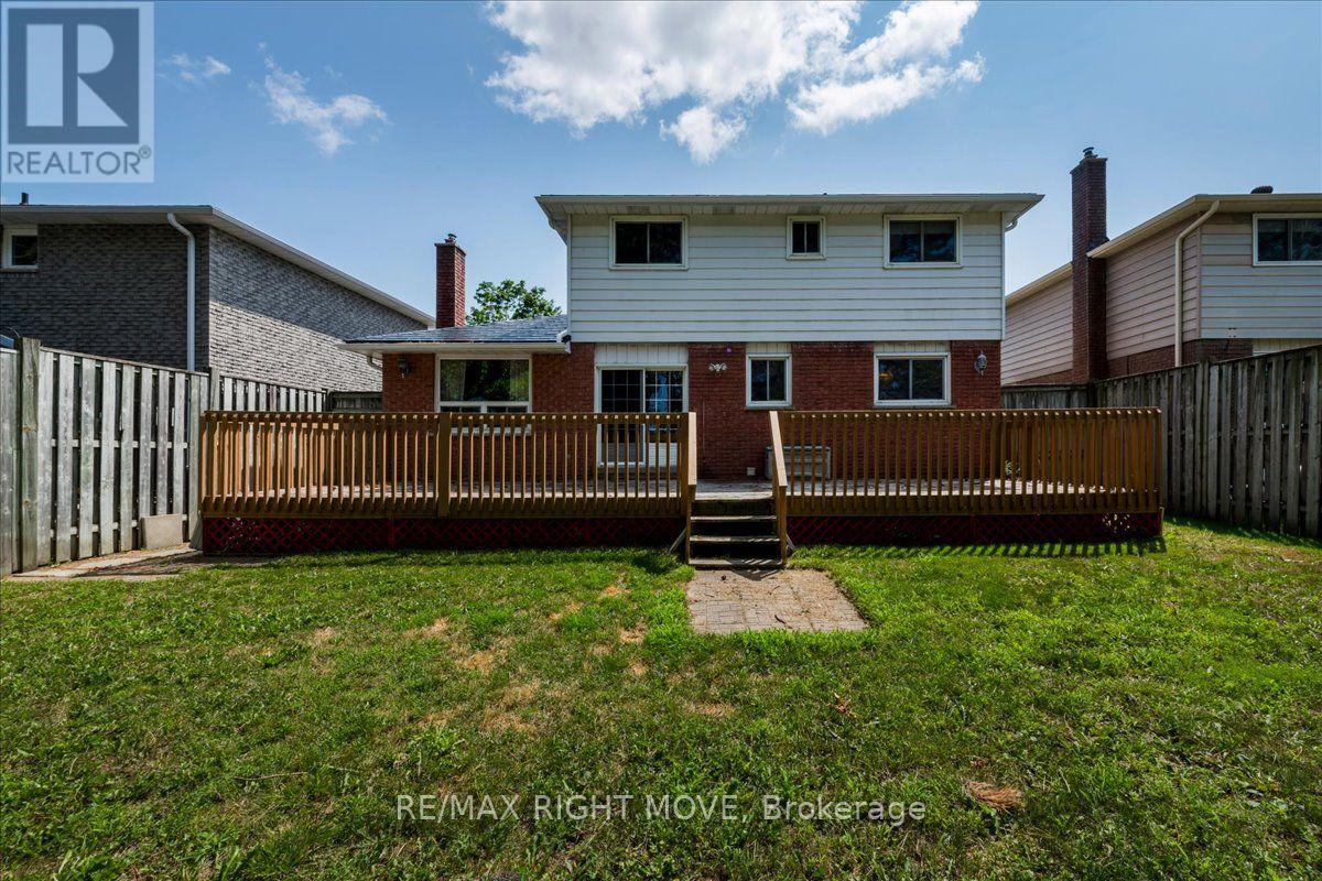 55 LAURENTIAN LANE - 30