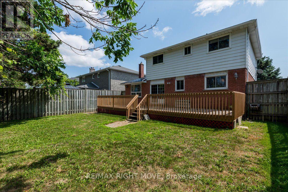 55 LAURENTIAN LANE - 31