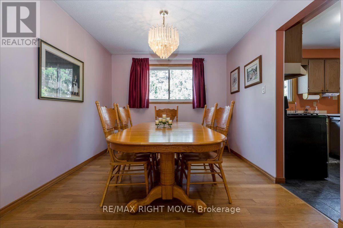 55 LAURENTIAN LANE - 7
