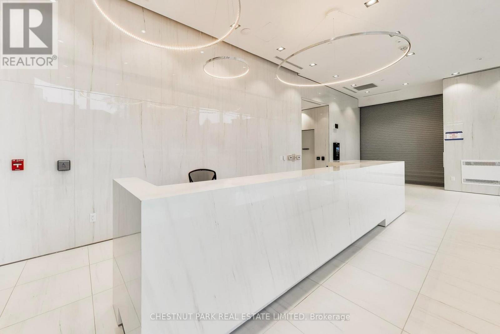 #901 328 DUPONT STREET - 19
