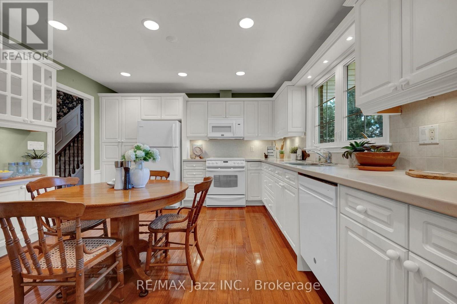 802 FERNDALE STREET - 11