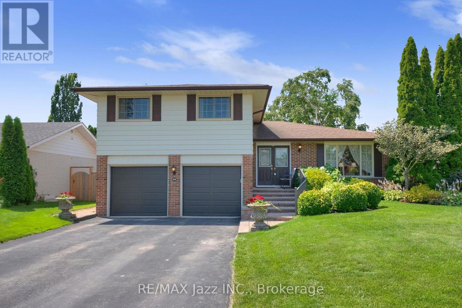 802 FERNDALE STREET - 2