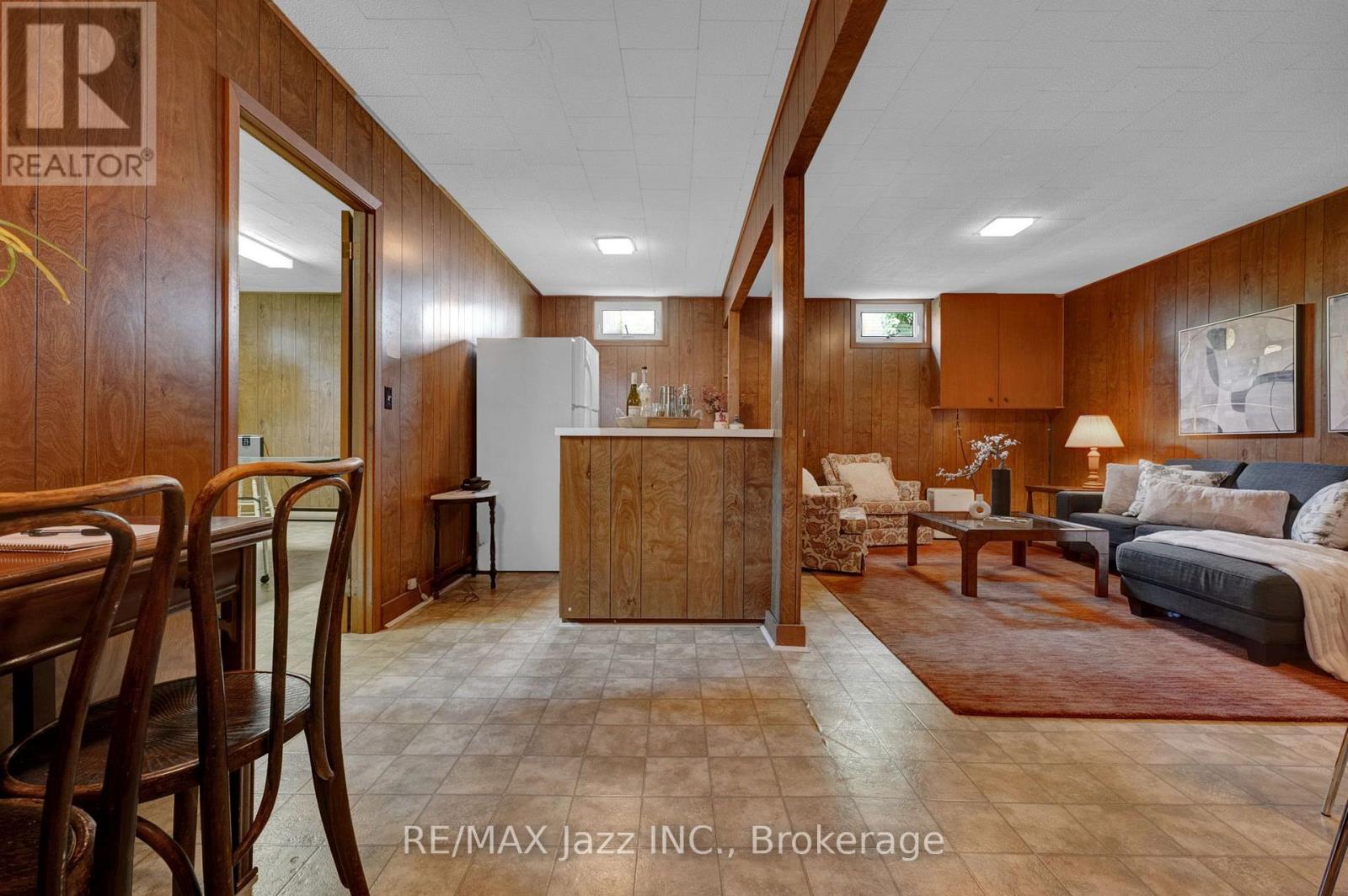 802 FERNDALE STREET - Image 27