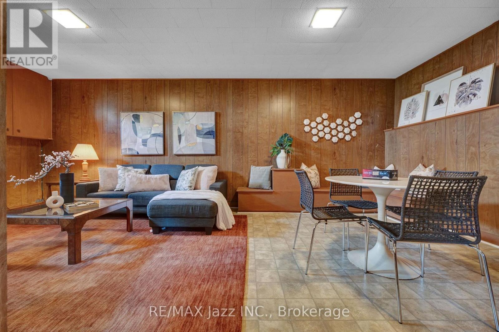 802 FERNDALE STREET - Image 30