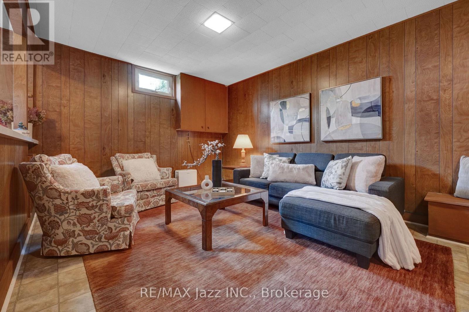 802 FERNDALE STREET - Image 29