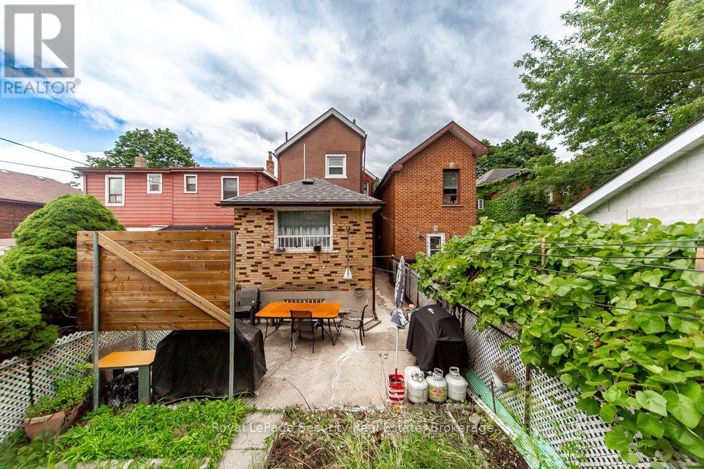 77 BRANDON AVENUE - 39
