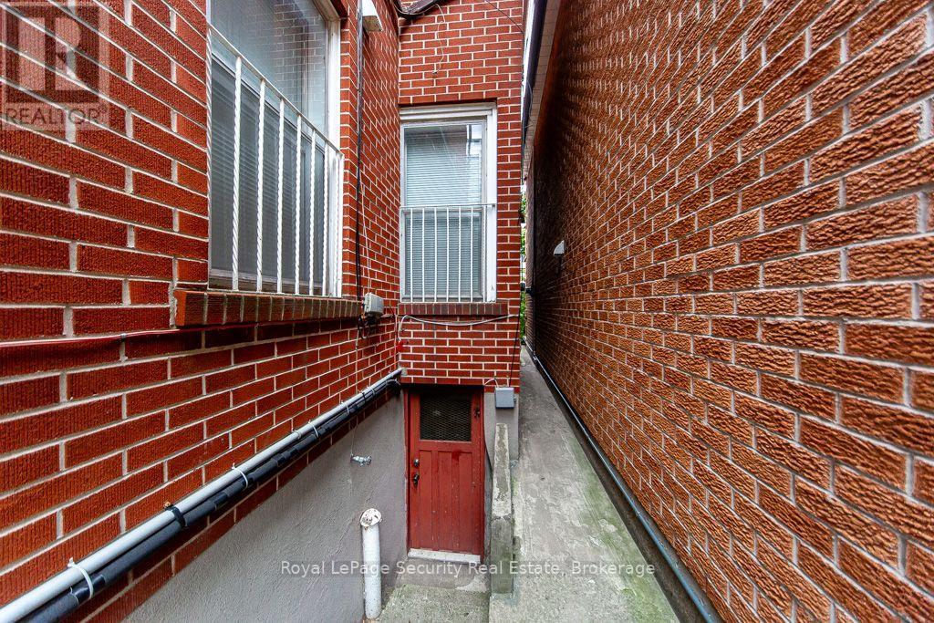 77 BRANDON AVENUE - 40