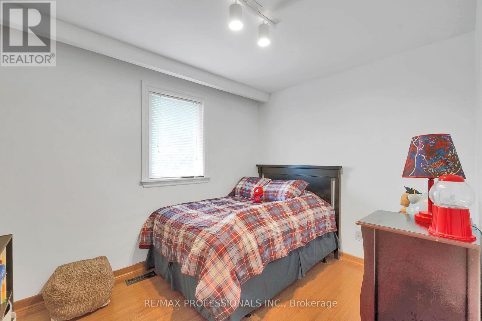 23 ANTHIA DRIVE - 20