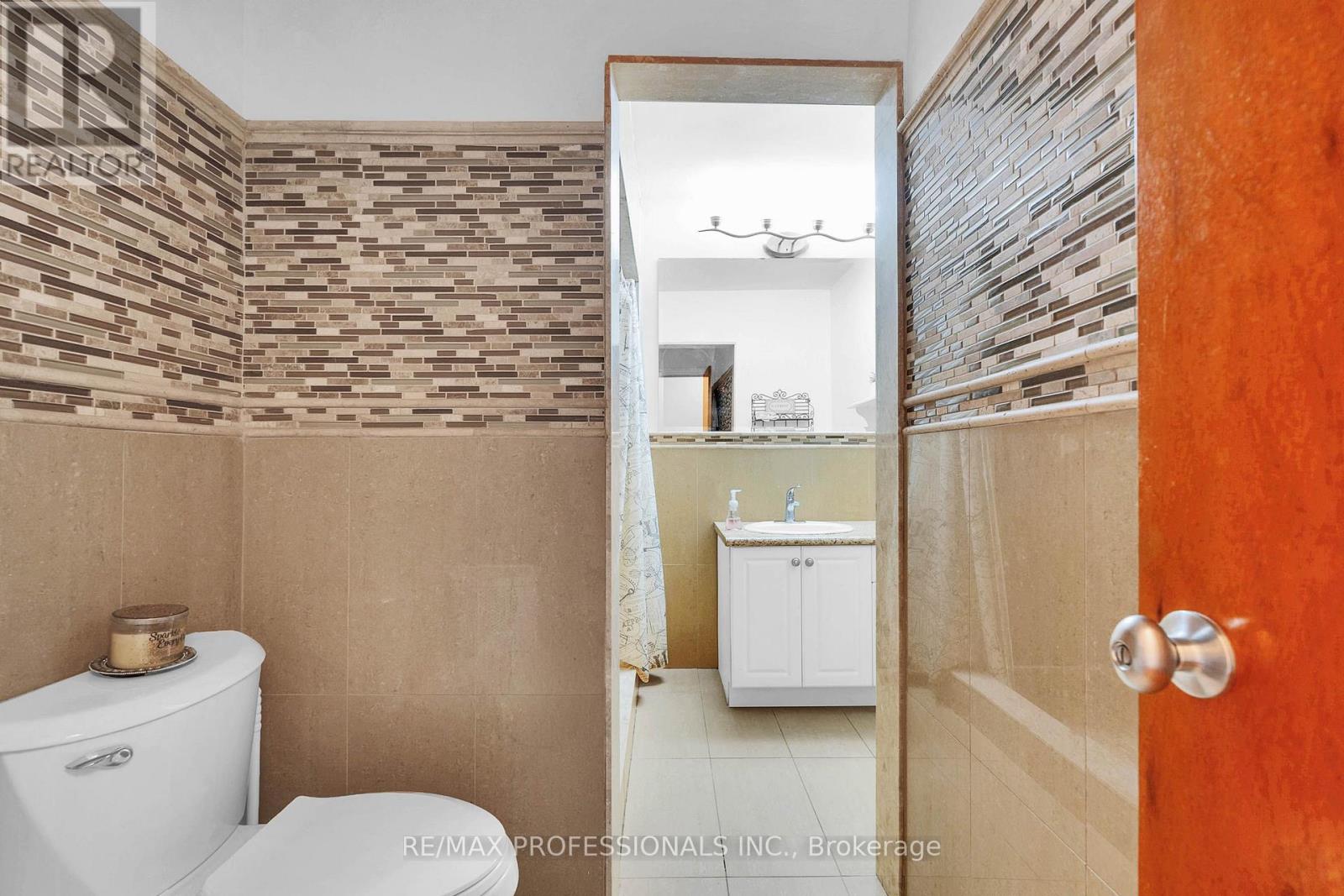 23 ANTHIA DRIVE - 22