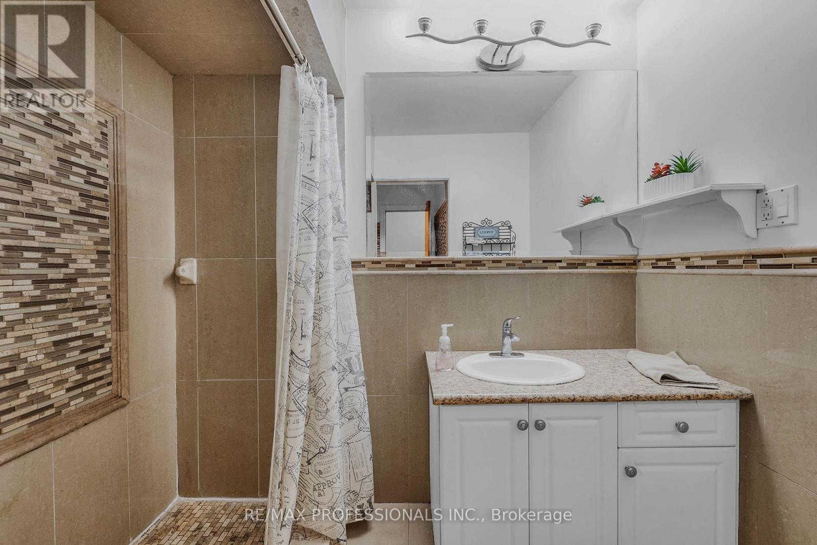 23 ANTHIA DRIVE - 23