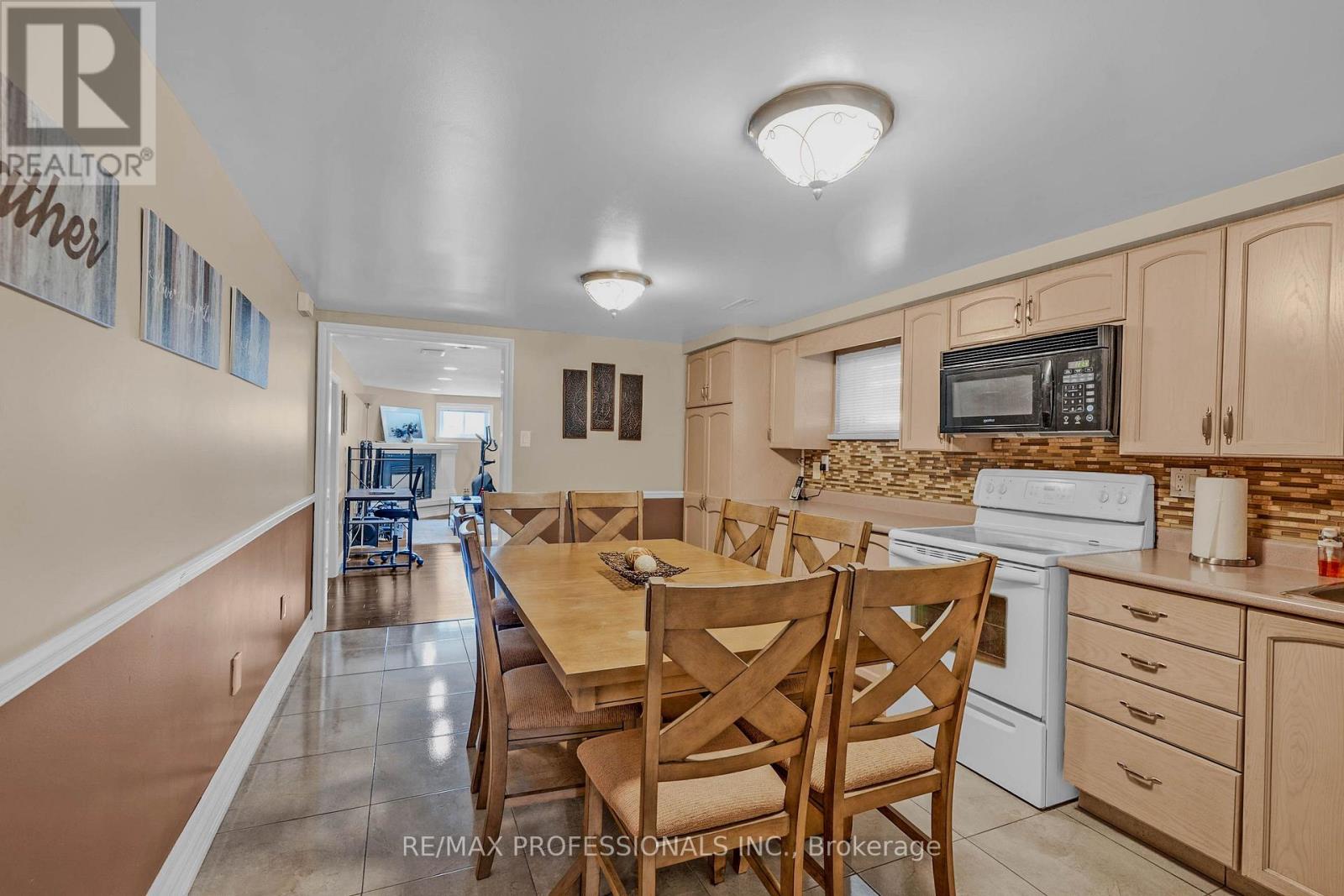 23 ANTHIA DRIVE - 27