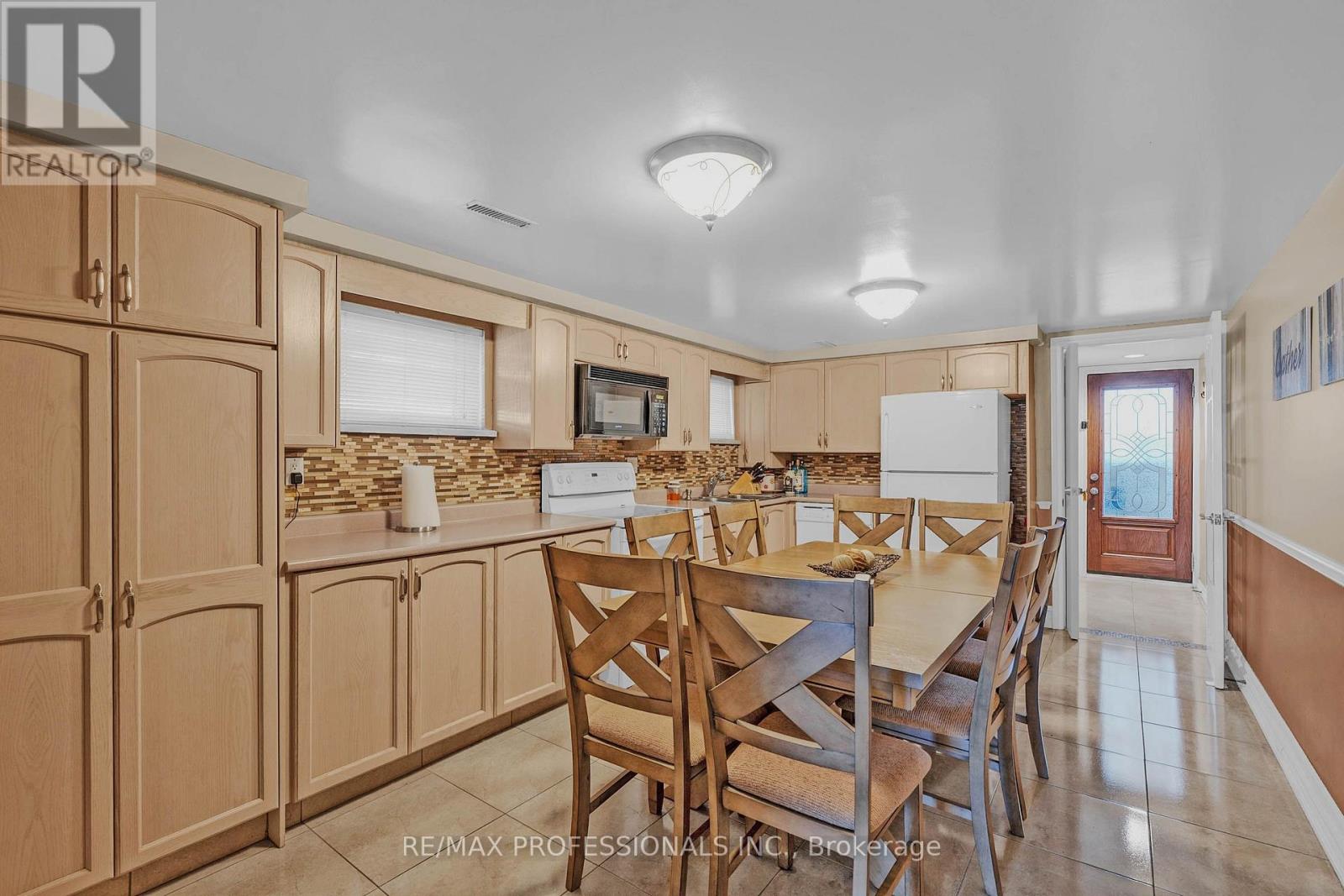 23 ANTHIA DRIVE - 28