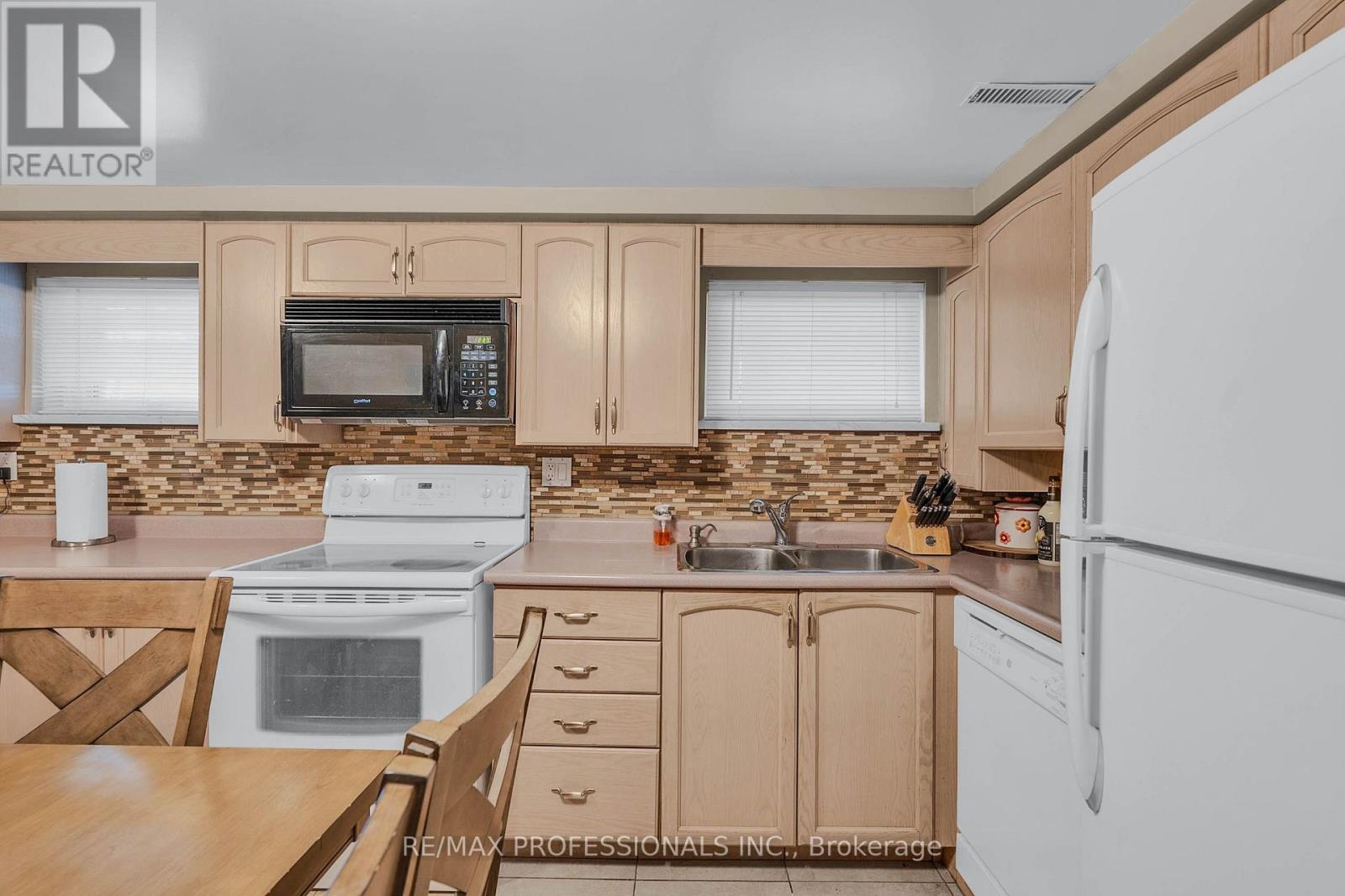 23 ANTHIA DRIVE - 29