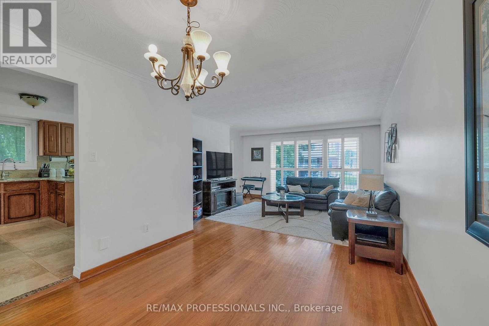 23 ANTHIA DRIVE - 3