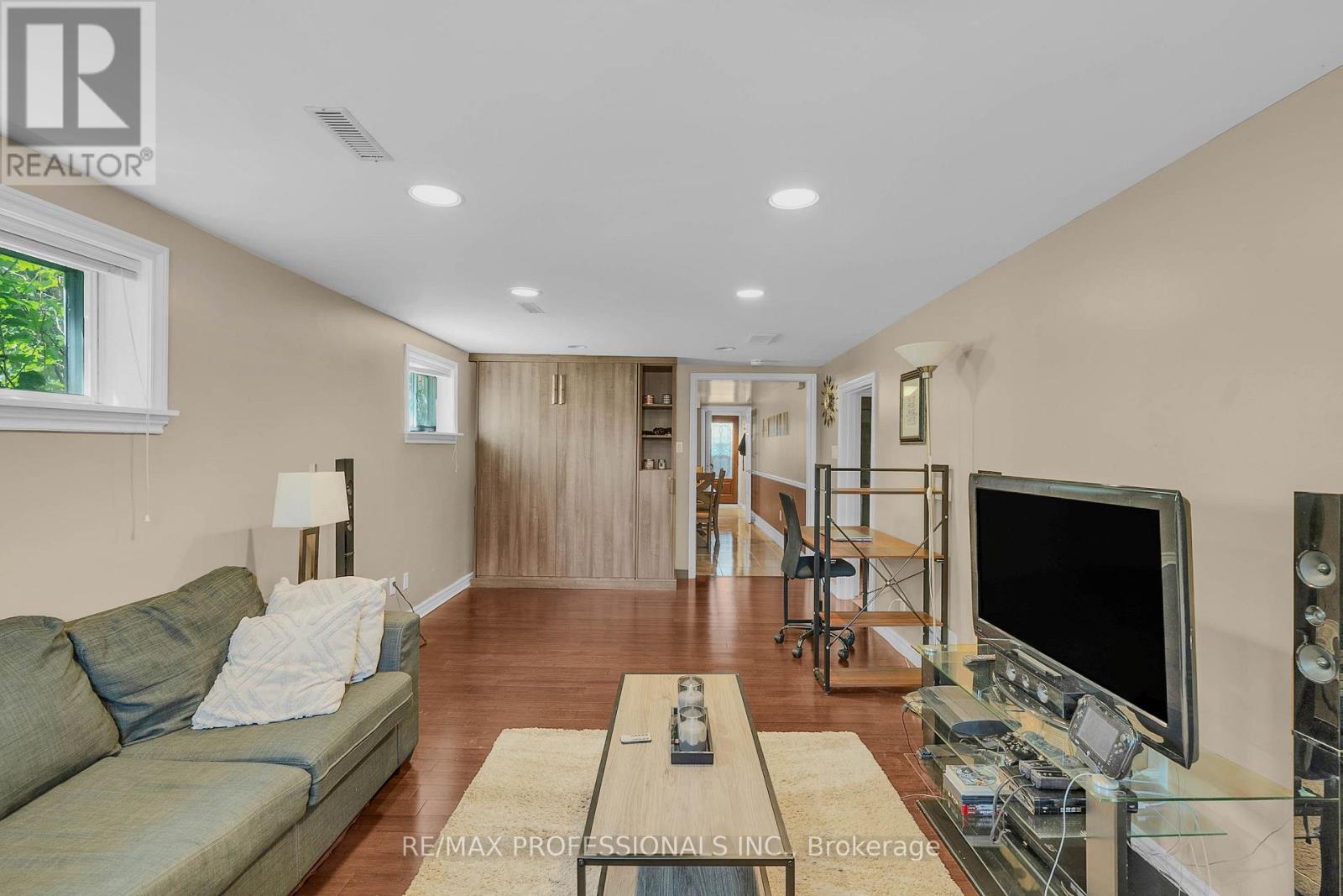 23 ANTHIA DRIVE - 32