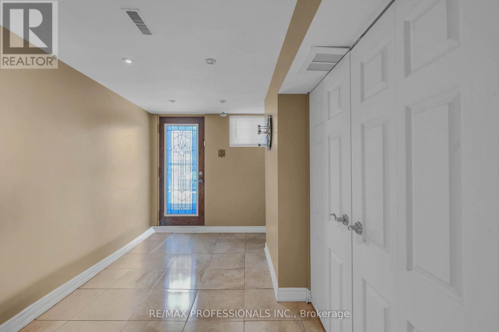 23 ANTHIA DRIVE - 33